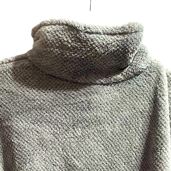 SALE 💝 
Patagonia Gray and Pink Teddy Jacket sweater women’s XL - Picture 5 of 14